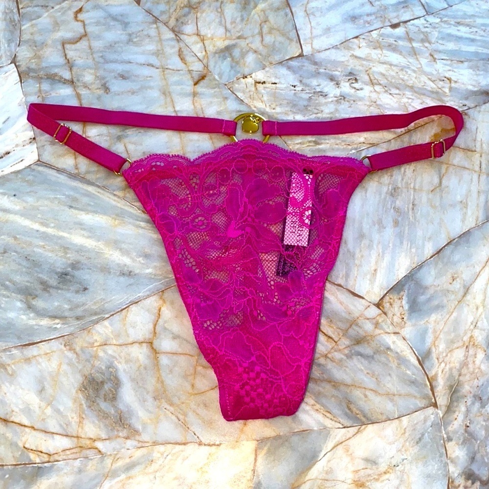 VS VERY SEXY Pink Lace V-Hardware V-String Panty‎ Heart Charm Adjustable Sides L